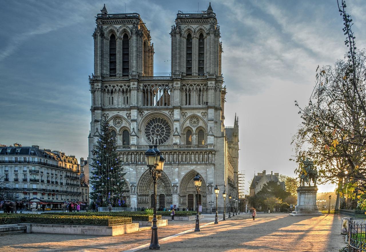 Notre Dame Cathedral and Ile de la Cité - Timeless Paris