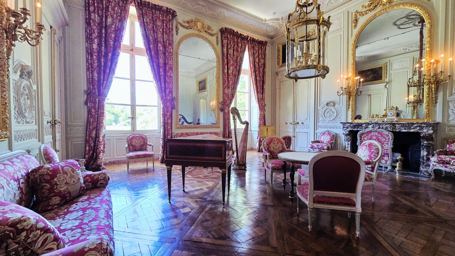 Versailles Full Day Experience: Palace, Gardens & Marie Antoinette's Private Estate